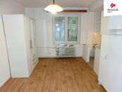 Pronájem bytu 1+kk 24 m2 Benešovo náměstí, Pardubice, cena 10000 CZK / objekt / měsíc, nabízí 