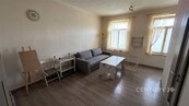 Bytová jednotka v rodinném domě, 1+kk, společná terasa a zahrada, sklep, klidní část, cena 1990000 CZK / objekt, nabízí 